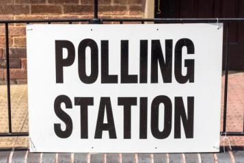 Sign reading 'polling station' 